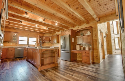 Stouchsburg Cabin | Mountain Top Cabin w/HOT TUB + Private Pool + Game Room