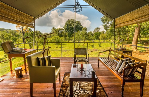 Balangoda Ski Chalet | Mountain Top Glamping Star Beds & Bush Bathtubs