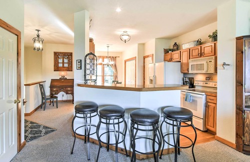 Mountain Air Condo | Mountain-View Blue Ridge Condo: 36 Mi to Asheville