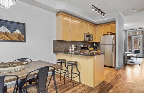 Canmore Cabin | Mountain View Chalet - Pool & Hot tub - Pet Friendly