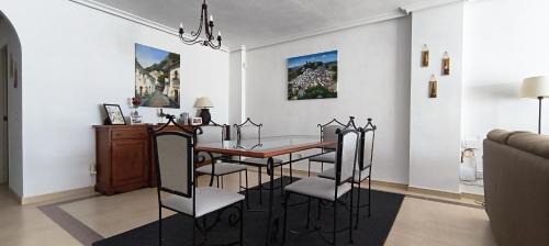 Nueva Andalucia Apartment | Mountain View