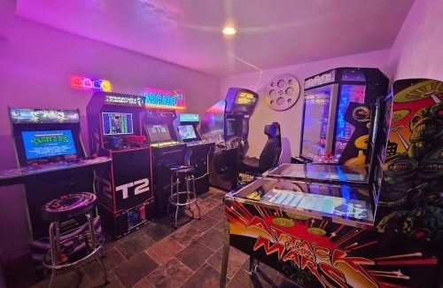 Snohomish House | Mountain View Estate Forest Hot Tub Full Arcade