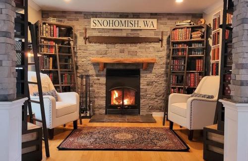 Snohomish House | Mountain View Estate Forest Hot Tub Full Arcade