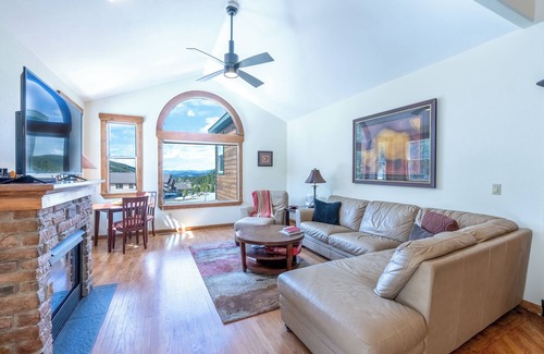 Blue River House | Mountain View From Every Room