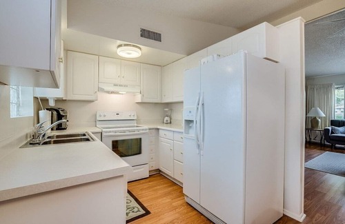 Golden Hills Condo | Mountain View Getaway - Perfect couples escape