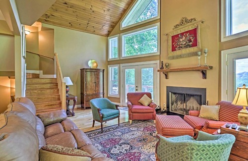 Bryson City House | Mountain View Home Hike, Raft, Golf and More!