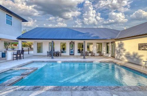 Sabinal House | Mountain View Manor