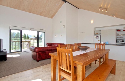 Ohakune House | Mountain View - Ohakune Holiday Home
