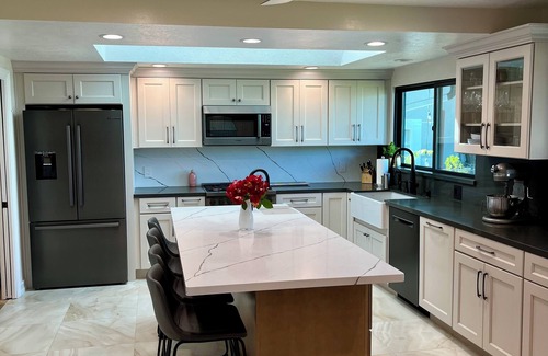 Agoura Hills House | Mountain View Poolside Retreat-Spacious 5-bedroom house in Agoura Hills Ca