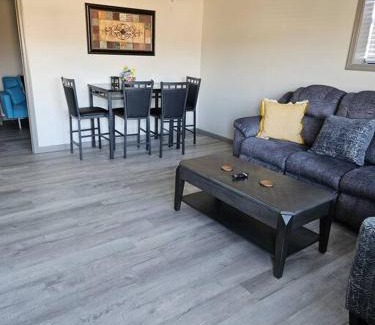 Shawanee Apartment | Mountain View Retreat 5 min to LMU