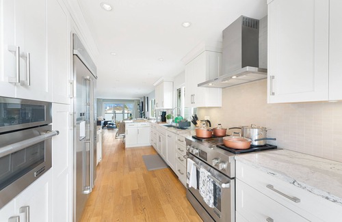 Hastings House | Mountain Views, 6 Bedroom, Patio, BBQ, Centrally located and Near Downtown