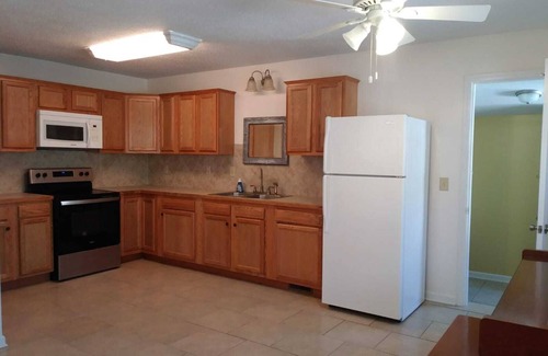 Damascus House | Mountain views! Clean and comfortable, walk to town.