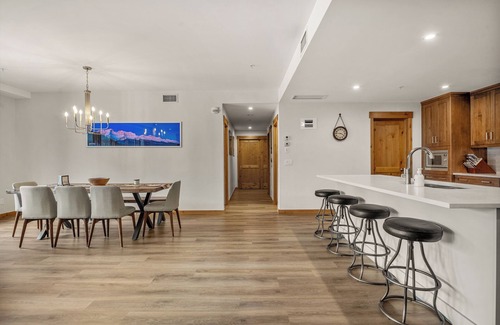 Cougar Creek Condo | Mountain Views! Luxurious 3Brs/3.5Ba for max 12, Tamarack Lodge, Spring Creek