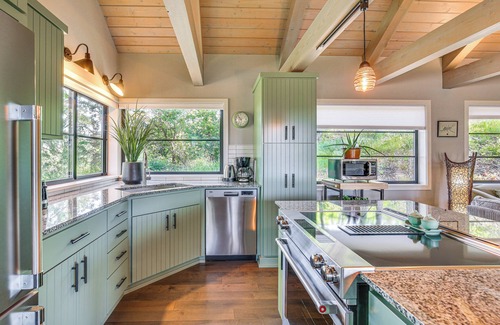 Thurston Cottage | Mountain Views: Peaceful Eugene Country Cottage!