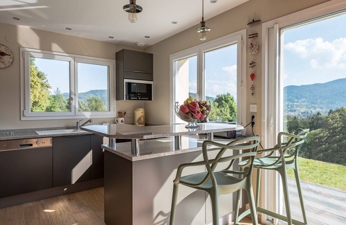 Fresse-sur-Moselle Villa | *Mountain villa with swimming pool & jacuzzi for relaxing with family or friends.
