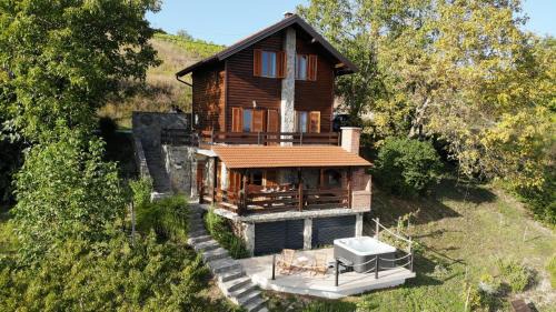 Breznik Plesivicki Villa | MOUNTAIN VILLA CARIN new Holiday House - 4 ROOMS - JACUZZI - PANORAMIC VIEW - free PARKING - near Zagreb - Samobor - Karlovac - Jastrebarsko