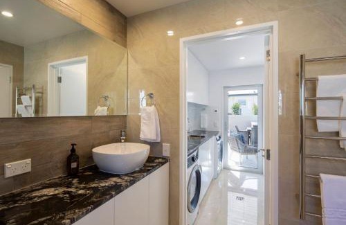 Fernhill House | Mountain Vista - beautifully renovated home with spa pool