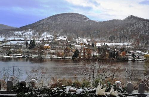 Dolni Zalezly Apartment | Mountains Galerie Apartment Hana