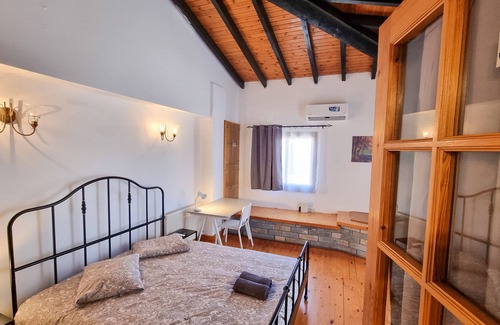 Agios Theodoros Apartment | Mountains Retreat Rooms & Suites