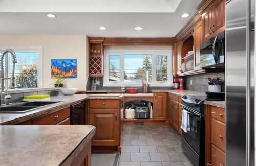 Northwest Calgary House | Mountains, river, parks, close to downtown. 5 Bedrooms, 3 Full bathrooms.