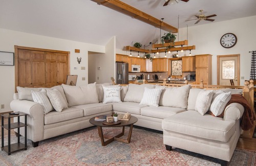 Frank Cabin | Mountaintop Cabin with Majestic Views - Hot Tub + Game Room + Pet Friendly