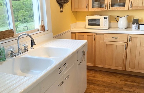 Wilson Creek House | Mountaintop Cottage at near 3500 ft, close to Grayson Highlands & the New River