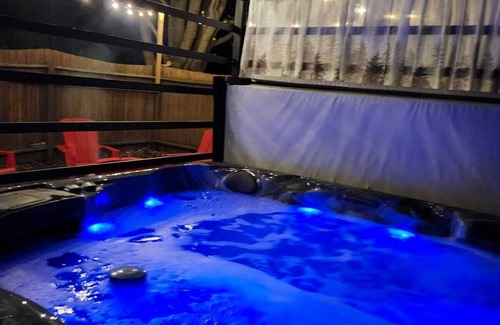 South Bruce Peninsula House | Movie Themed House with mini-Arcade & Hot Tub