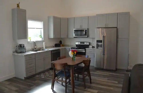 Arvada Cottage | Movies in the Mountains Guest House