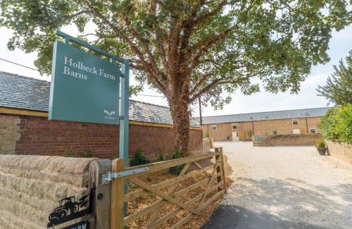 Worksop Apartment | Mowerina - Dog-Friendly Barn Conversion with a Hot Tub