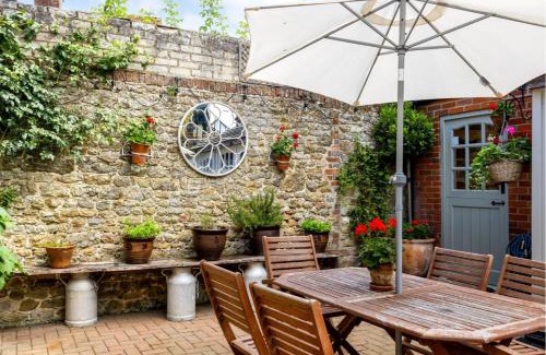 Midhurst House | Mowers Mews