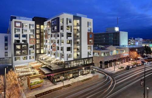 Cherry Creek Hotel | MOXY Denver Cherry Creek