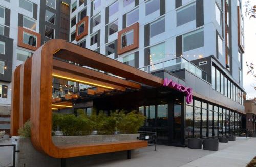 Cherry Creek Hotel | MOXY Denver Cherry Creek