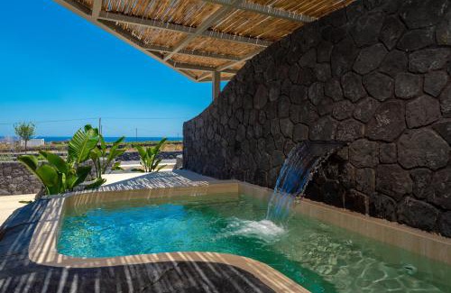 Kamari Bed & Breakfast | Mperes Villas