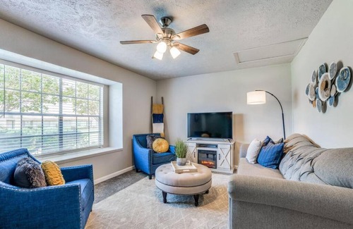 Grand Prairie House | Mpressive Hideaway!