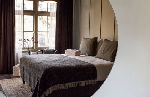 Municipality of Bloemendaal Hotel | Mr. Lewis