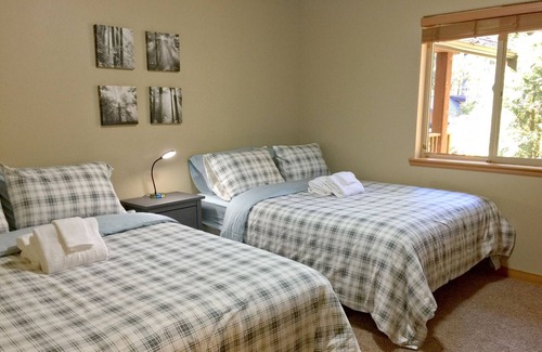 Warnick House | Mt. Baker Lodging Cabin 65 – SLEEPS 10!