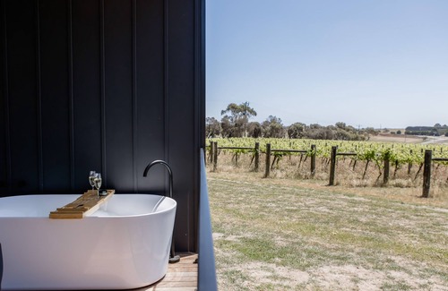 Waurn Ponds Bed & Breakfast | Mt Duneed Estate Winery