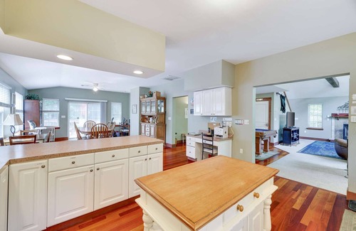 Pocono Lake Ski Chalet | ⛱⛷⛰Mt. Maplewood Chalet❤️Fall Family-Budget☆HotTub☆Fireplace☆Games☆Ski☆Dogs+