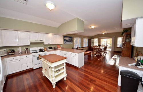 Pocono Lake House | ⛱⛷⛰Mt. Maplewood Chalet❤️ 4BR ★HotTub★Poconos★Fireplace★Games★