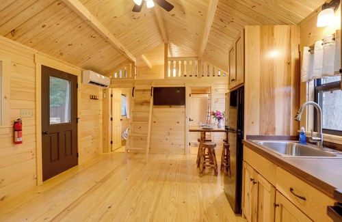 Cowanesque Cabin | Mtn-View Middlebury Center Cabin: Deck & Grill!