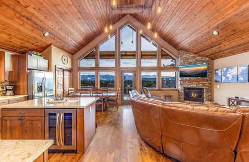 Ronald House | Mtn Views & 3rd Nt Free Limited Avail -Pool Access/Spa/GmRm-5mins to Lake