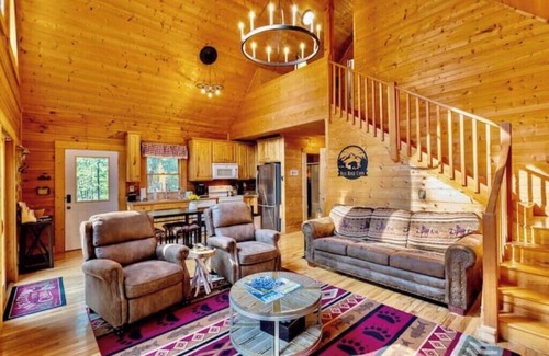 Roseland Cabin | Mtn Views~Fire Pit~King Bed~Lake~Breweries 1 mi!