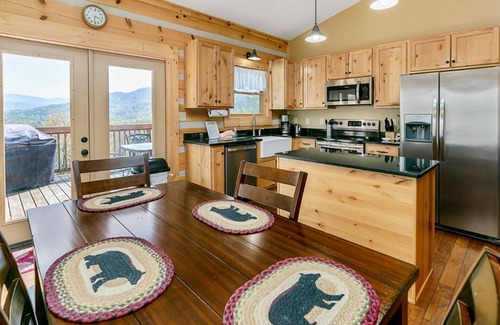 Chalet Village North Cabin | MtnView HotTub ◊ Game Rm w/air hockey & bar free Dollywood tkt (Bare's End)