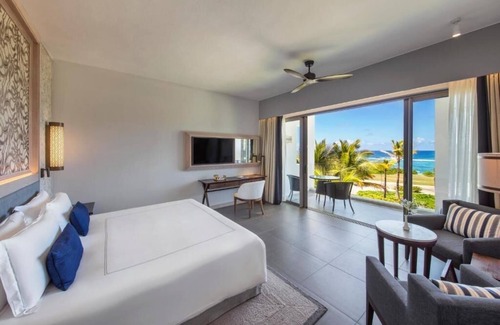 Plaine Magnien Hotel | Tropical Getaway in Mauritius! 4 Contemporary Units, Outdoor Pool, Beachfront!