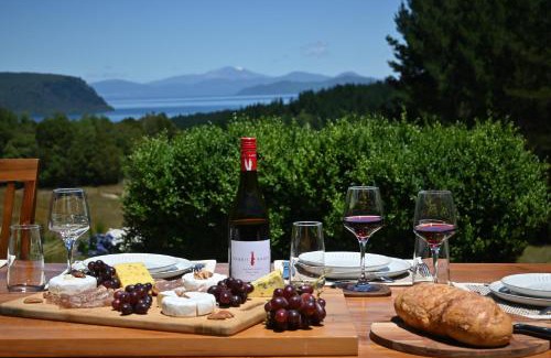 Kinloch House | Muirs Reef Lodge Kinloch holiday home Lake Taupo