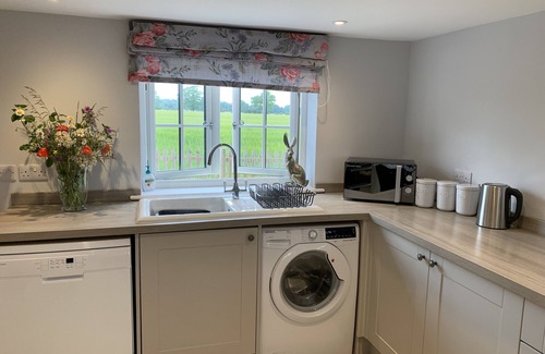 Eye House | Mulberry Cottage, Suffolk with private Hot Tub