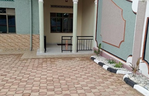 Kayonza House | Mum & son guest house