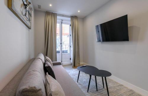 Embajadores Apartment | Museum area atocha 3BR 2BTH