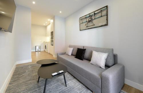 Embajadores Apartment | Museum area atocha 3BR 2BTH