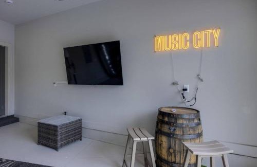 Radnor House | Music City Home Four Bedrooms Four Bathrooms Stunning Rooftop
